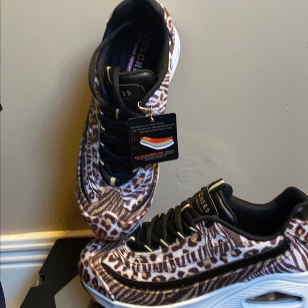 Sketchers exotic air athletic shoes